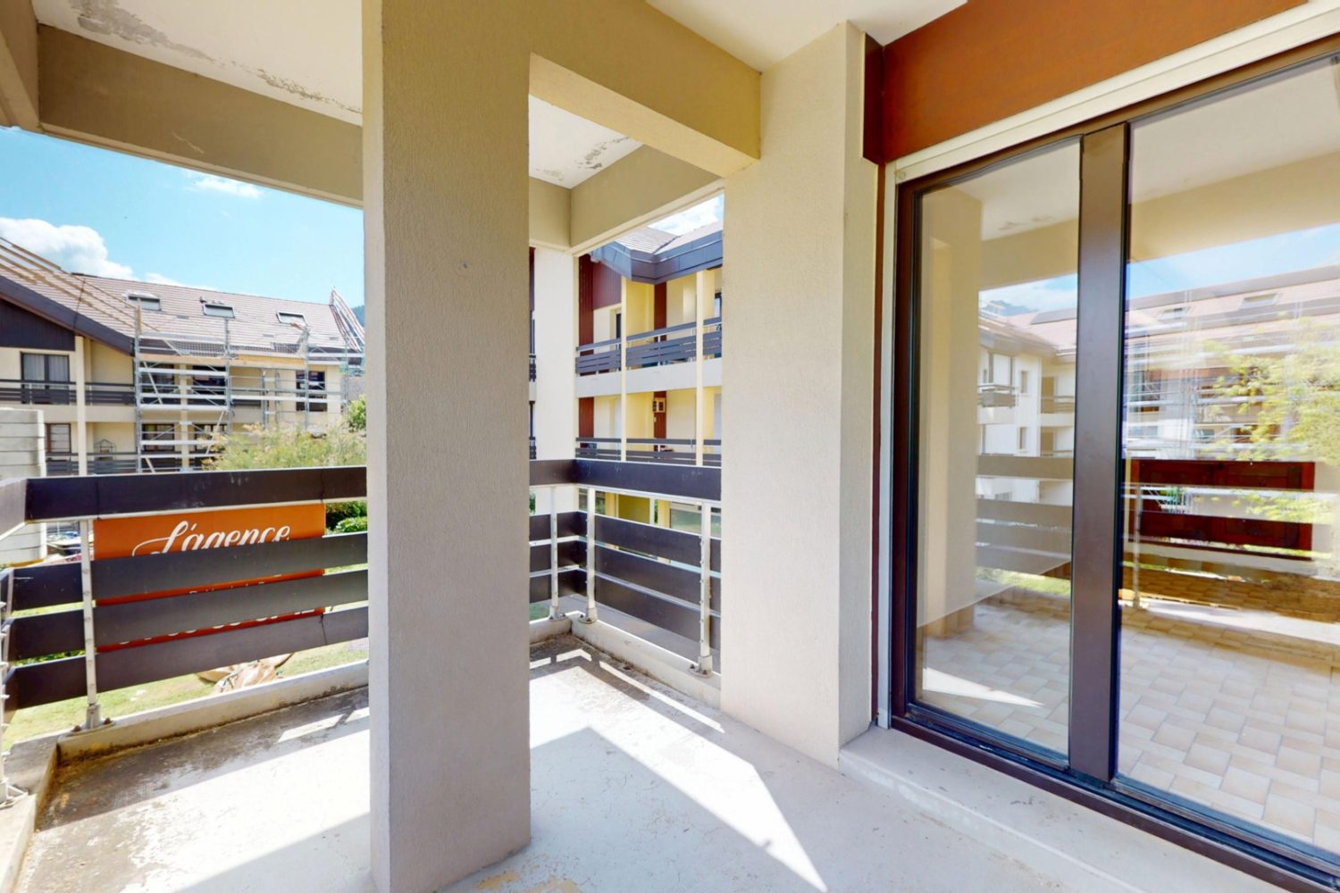 Appartement T2 à vendre à Saint-Jorioz centre-ville avec balcon et vue montagnes proche lac Annecy