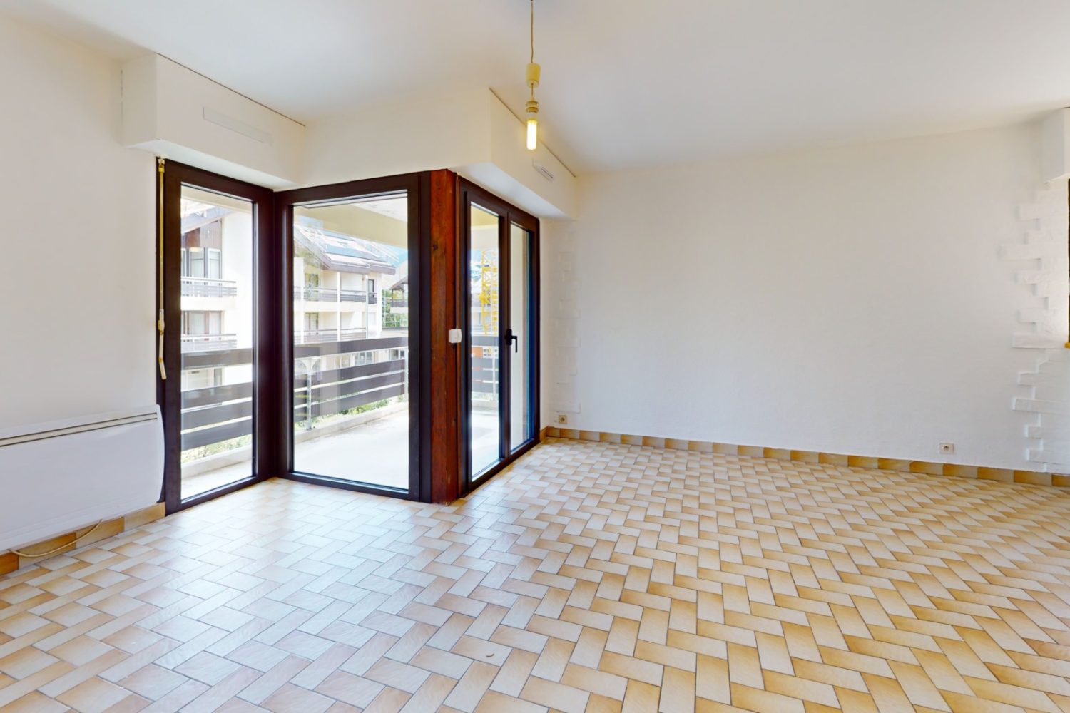 Appartement T2 à vendre à Saint-Jorioz centre-ville avec balcon et vue montagnes proche lac Annecy