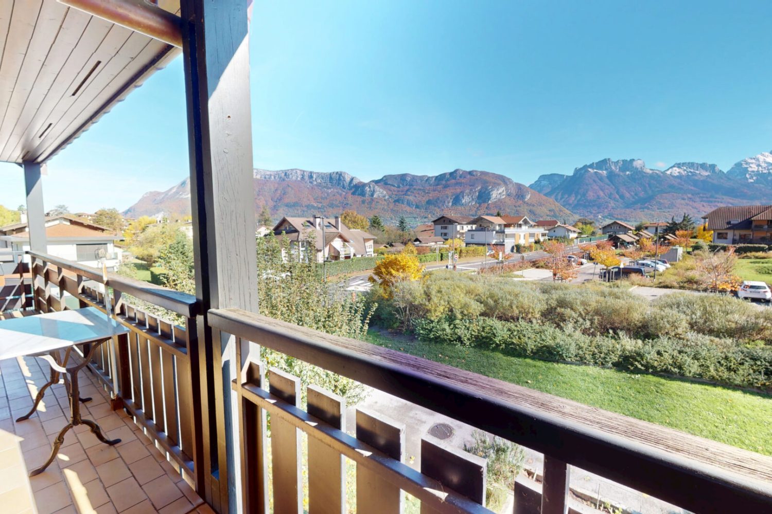 T2 Sévrier centre ville cote lac balcon vue montagnes garage cave ascenseur (1)