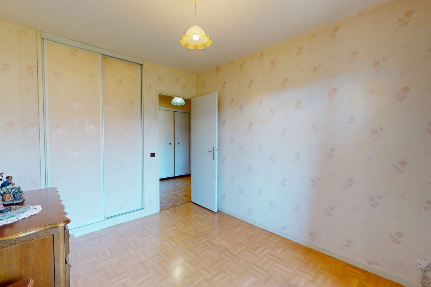 T2 Sévrier centre ville cote lac terrasse balcon garage cave vue montagnes (7)