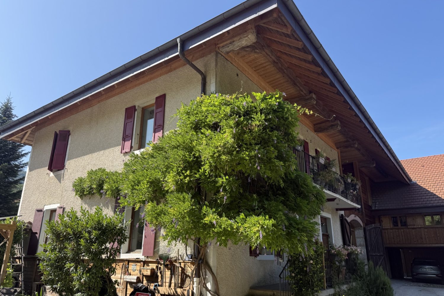 Séjour avec pierres apparentes du T2 à vendre à Saint-Jorioz