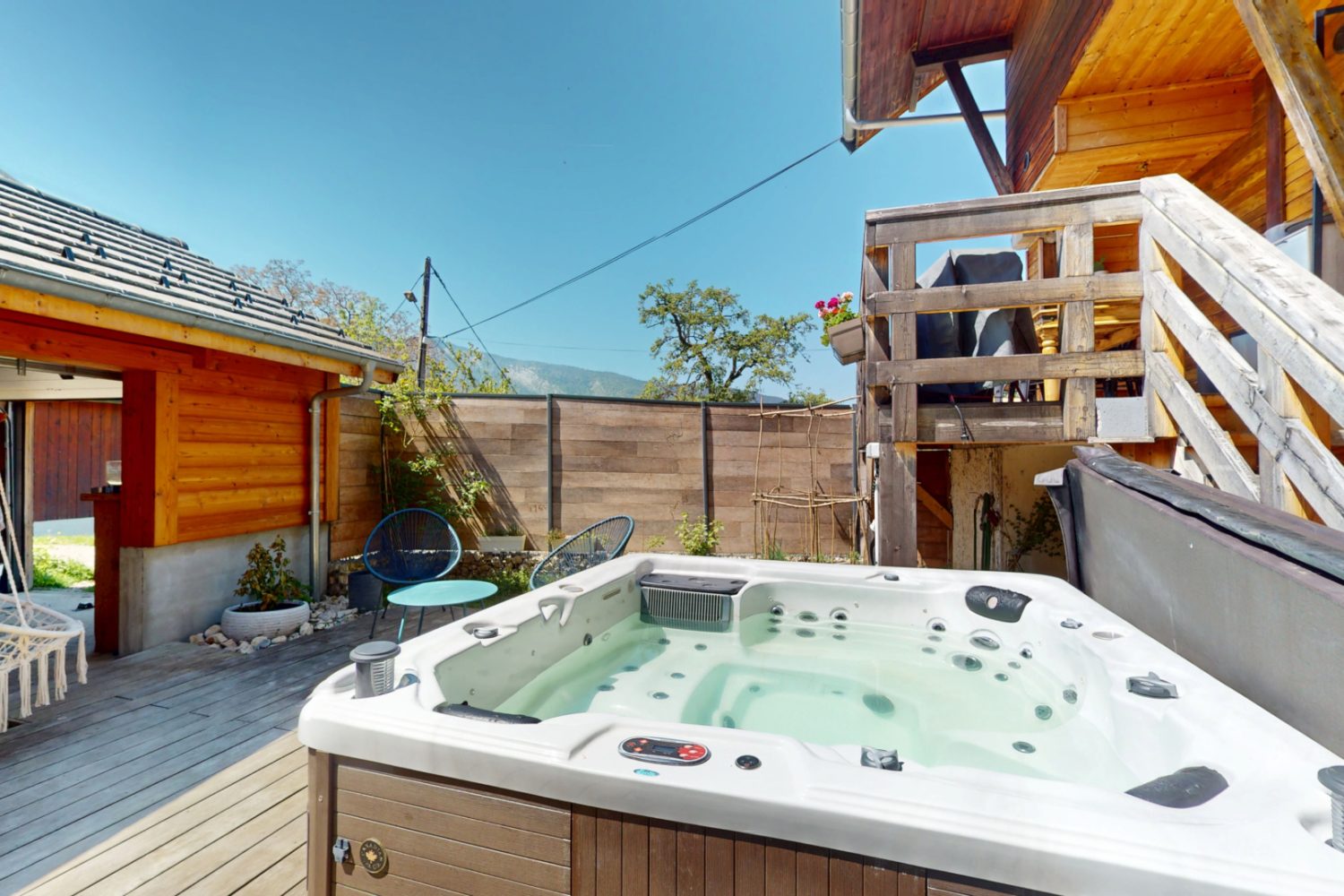 T4 duplex st-eustache garage terrasse jacuzzi (12)