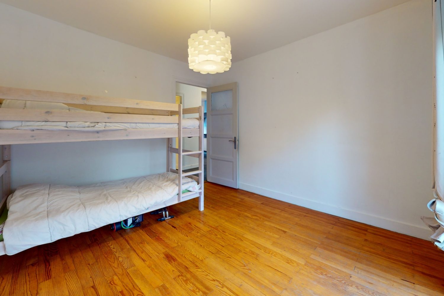 appartement t3 à annecy dans le quartier des fins avec balcon et deux chambres