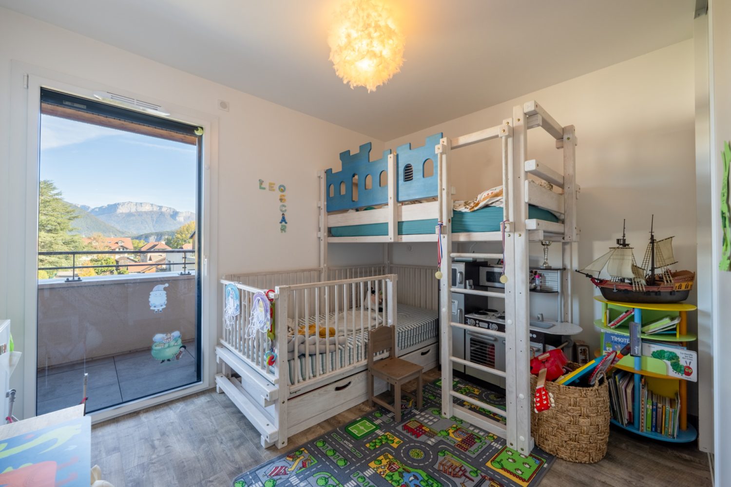 appartement t3 en attique à saint-jorioz avec grande terrasse et vue sur les montagnes