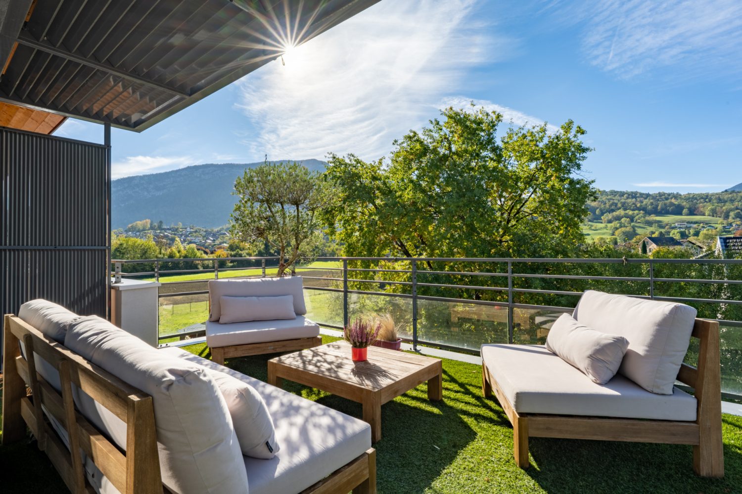 appartement t3 en attique à saint-jorioz avec grande terrasse et vue sur les montagnes