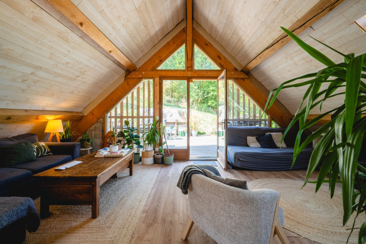 Triplex à vendre à Duingt avec vue sur le lac d'Annecy et grand jardin