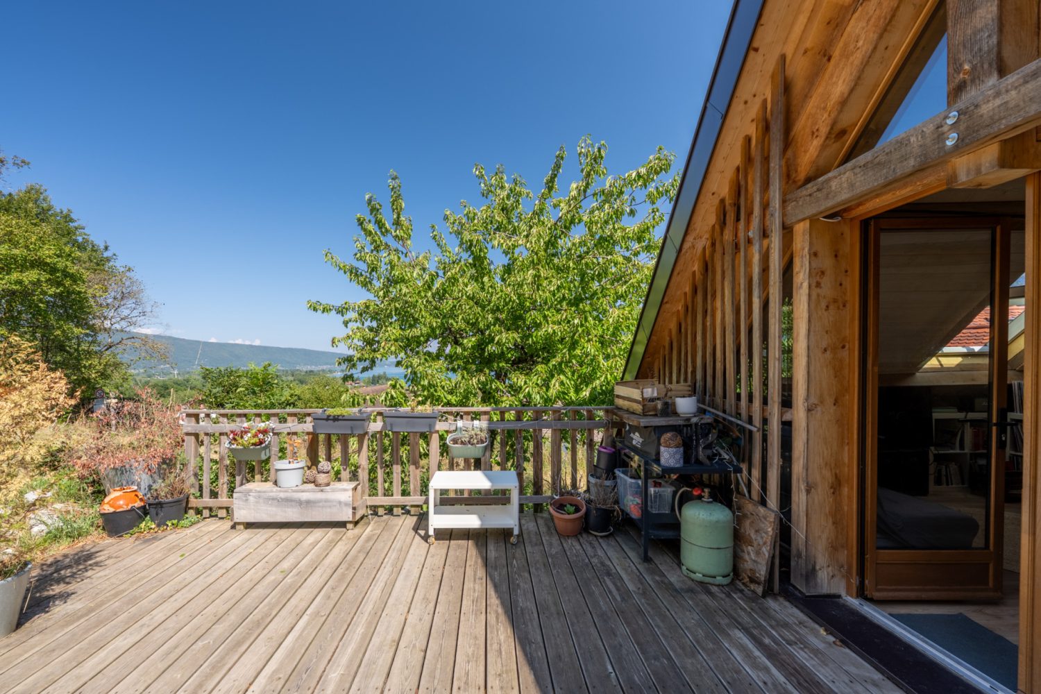 Triplex à vendre à Duingt avec vue sur le lac d'Annecy et grand jardin